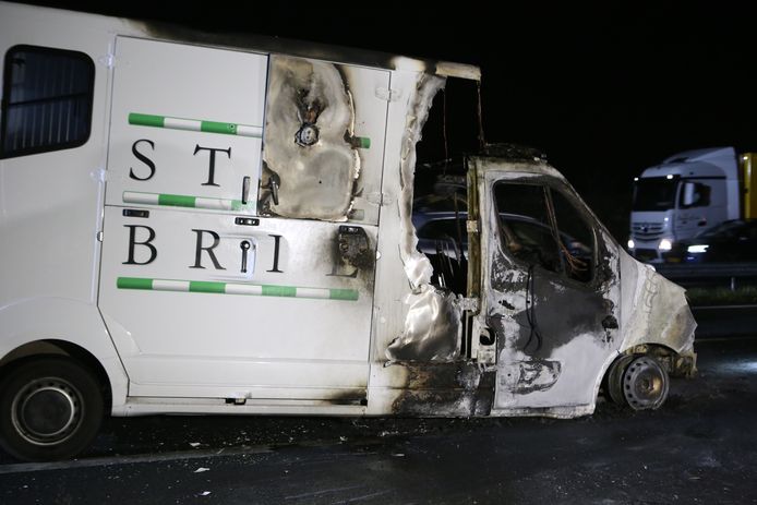 Het ongeval gebeurde rond 17.20 uur waarna de brand ontstond.