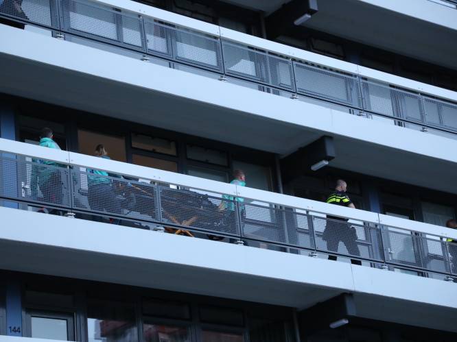 Zoetermeerder (26) ernstig gewond na steekpartij bij flat, twee verdachten aangehouden