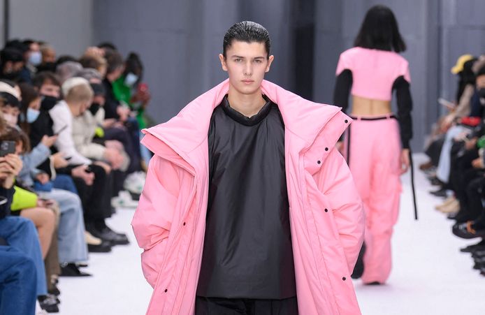 Le prince Nikolai de Danemark lors du défilé Homme Rains automne-hiver 2022/2023 dans le cadre de la Fashion Week de Paris, France, le 20 janvier 2022.