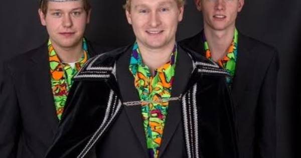 Roy Nieuwe Weme voert Hènige Slepvèènt uit Oud-Ootmarsum aan - Tubantia