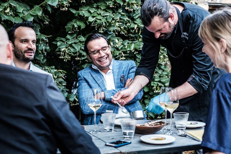 Aan tafel met de broers Souidi in Het Huis van Hiele. Beeld Bob Van Mol
