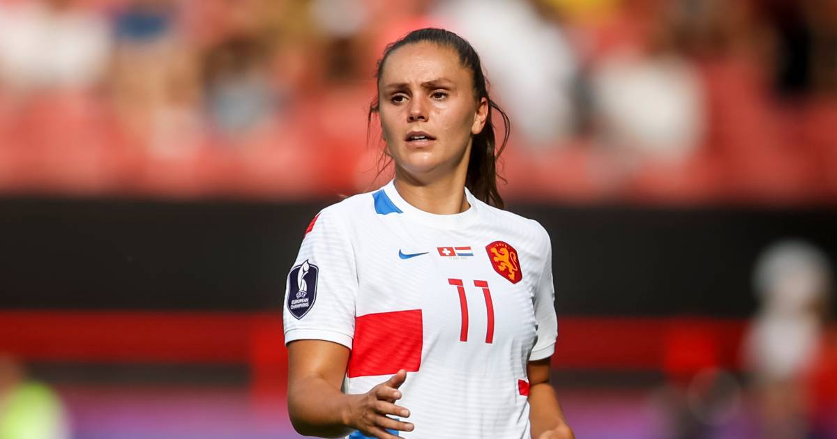Nog meer tegenslag voor Oranje Leeuwinnen in aanloop naar kraker: einde EK voor Lieke Martens
