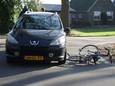 Ongeluk tussen auto en een fietser op de Verwoldseweg in Laren.