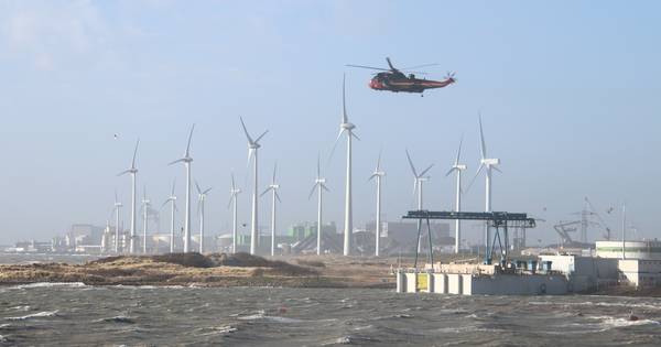 Zoektocht naar drenkeling in gezonken binnenvaartschip Vlissingen gestaakt - AD.nl