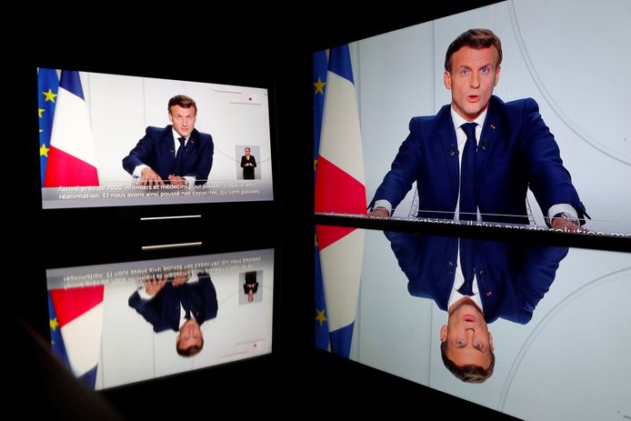 De Franse president Emmanuel Macron bij zijn toespraak vanavond.