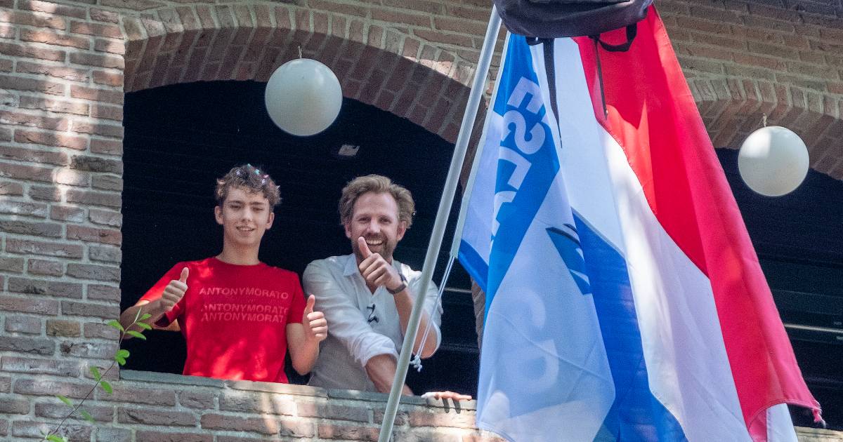 Geslaagde vmbo'er Leroy (17) krijgt de minister op bezoek: 'Dit is gewoon fantastisch' - De Gelderla