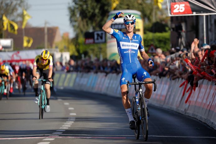 Timo Roosen grijpt net naast de winst in Koolskamp. Stagiair Steimle mag juichen.