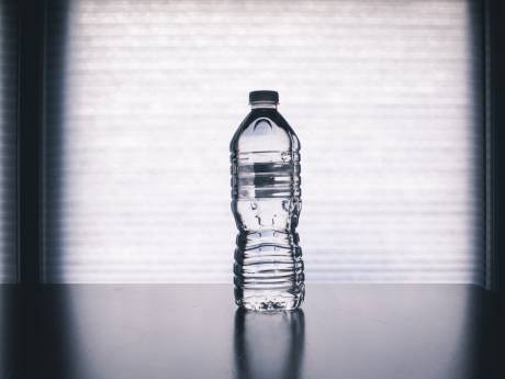Pourquoi les Italiens placent-ils des bouteilles d’eau devant leurs fenêtres? 