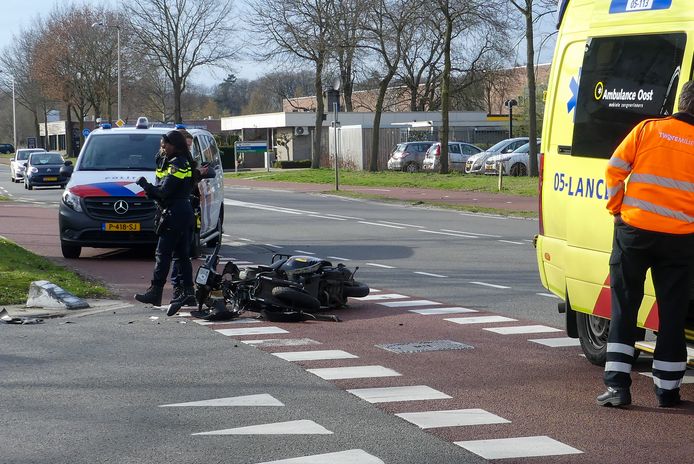 Het ongeluk gebeurde op de kruising van de Euregioweg met de Twenteweg.