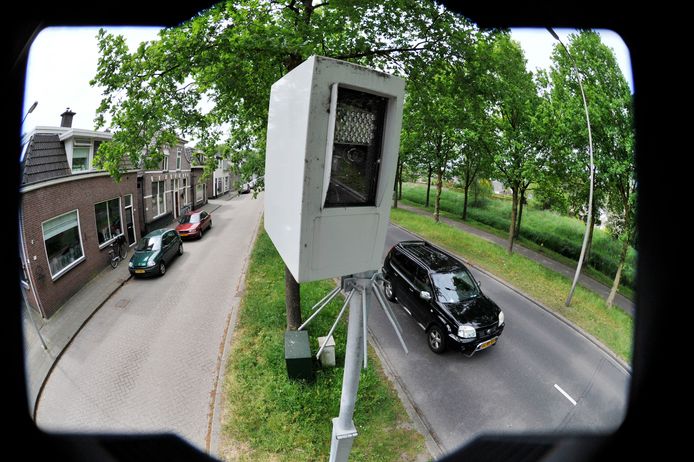 De verguisde installatie aan de Wierdensestraat heeft vorig jaar zomer mogelijk lange tijd ten onterechte geflitst.