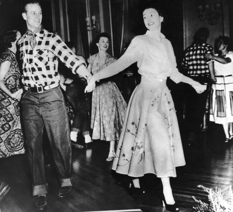 The Duke of Edinburgh dances with his wife, Princess Elizabeth, at a square dance held in their honour in Ottawa, by Governor General Viscount Alexander, 17th October 1951. The dance was one of the events arranged during their Canadian tour. (Photo by Keystone/Hulton Archive/Getty Images) Beeld Getty Images