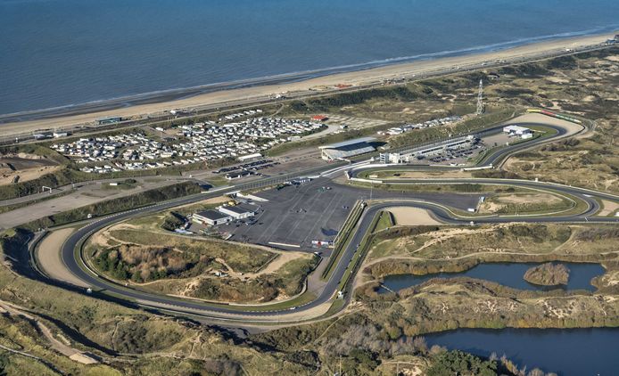 Een luchtbeeld van het circuit in Zandvoort.