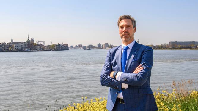Nieuwe burgemeester van Moerdijk blikt terug op tijd in Papendrecht: ‘De herinnering aan de stille tocht raak ik mijn leven niet meer kwijt’