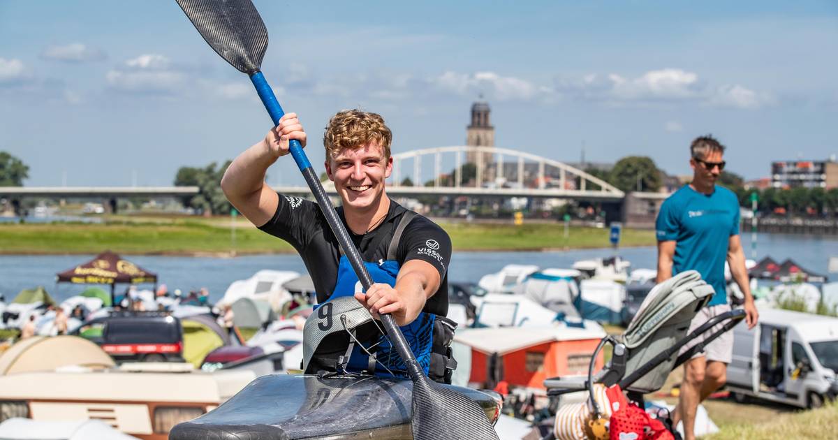 Gido (18) botst en knokt zich tussen ‘de grote jongens’ van internationale kanopolotoernooi in Deven
