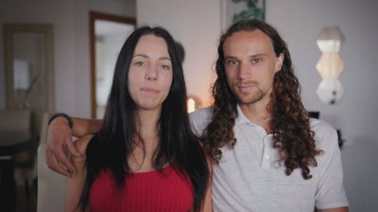 Engelse documentaire over borstvoeding bij volwassenen shockeert kijkers Beeld Still 'Breastfeeding my boyfriend'