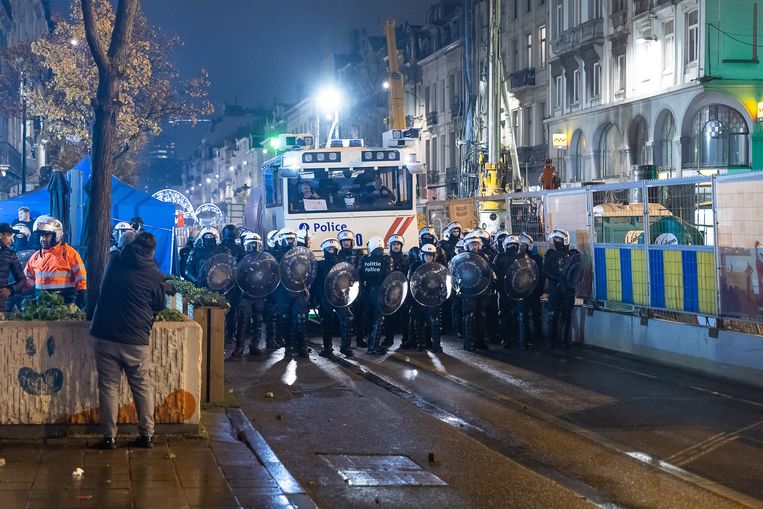 De politie staat paraat in Brussel. Beeld BELGA