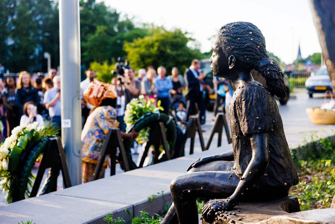 De Keti Koti-herdenking in Tilburg, met de onthulling van een monument en kransenlegging.