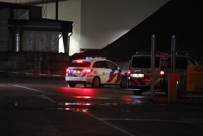 Bij een shredderbedrijf in Moerdijk vond dinsdagavond een overval plaats.
