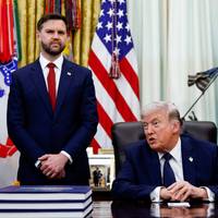 Trump pleit voor gedeelde kandidatuur Vance en Rubio voor presidentsverkiezingen 2028: ‘Onklopbaar’ • Twee doden bij nieuwe aanval VS op boot in Stille Oceaan