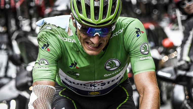 Een van pijn vertrokken gezicht van Marcel Kittel, die hard ten val kwam tijdens de Ronde van Frankrijk Beeld anp