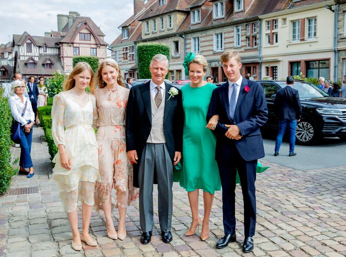 Van links naar rechts: prinses Eléonore, prinses Elisabeth, koning Filip, koningin Mathilde en prins Gabriël