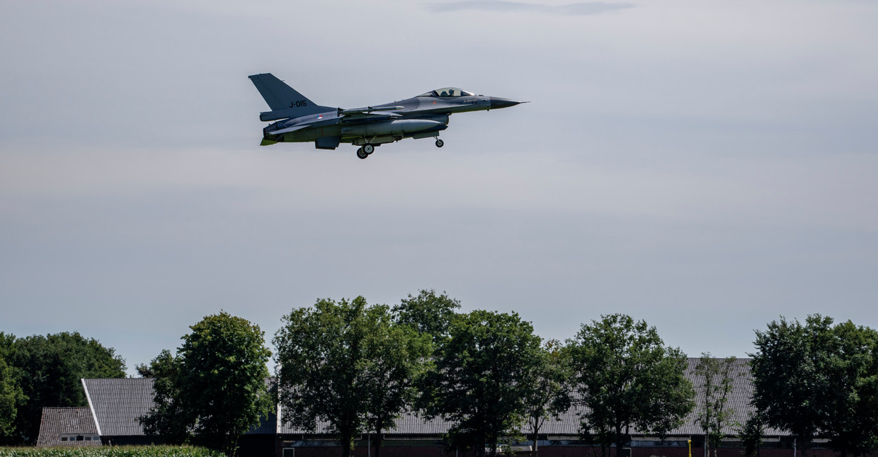 A fighter plane flies over a farm before landing at Volkel Airport.  Photo: Freek van den Bergh / de Volkskrant