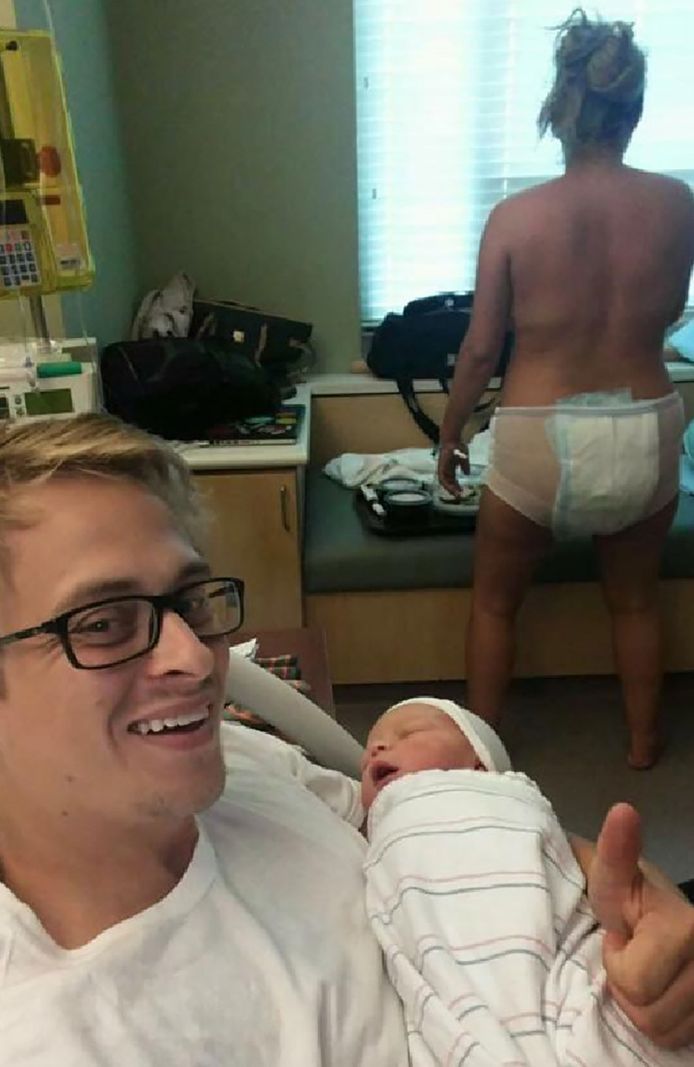 Pas Bevallen Vrouw Vat Moederschap In Een Foto Samen Buitenland Ad Nl