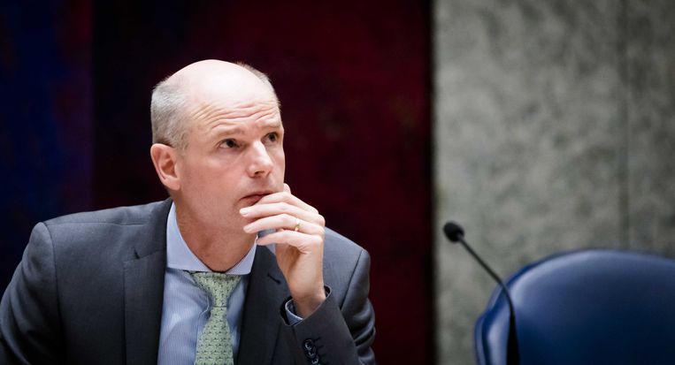 Minister Blok van Justitie, een zelfverklaard dierenliefhebber, zo bleek vandaag. Beeld anp
