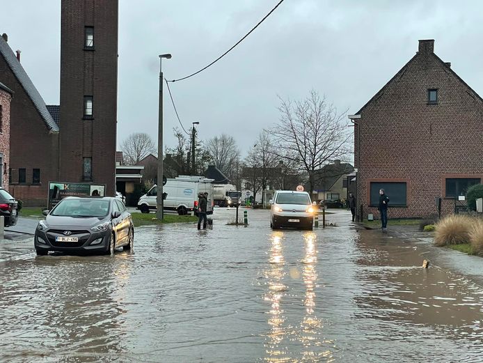 De korte maar hevige regenbuien zorgden opnieuw voor wateroverlast.
