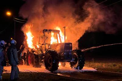 Tractor volledig uitgebrand: 