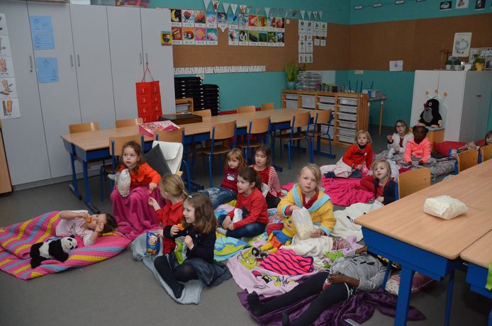 Rode Neuzen Dag in basisschool 't Landuiterke in Denderleeuw, waar er een filmavond, Rode Neuzen-bar en bingospel was.