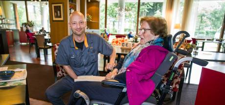 Voor deze horecawerkers was corona een keerpunt: ‘Ik heb het naar mijn zin in de zorg’