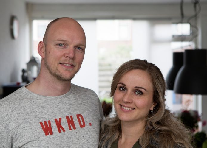 Maarten Boot (36) en Cindy Ozkohen (30) uit Sneek pakken het helemaal anders aan.