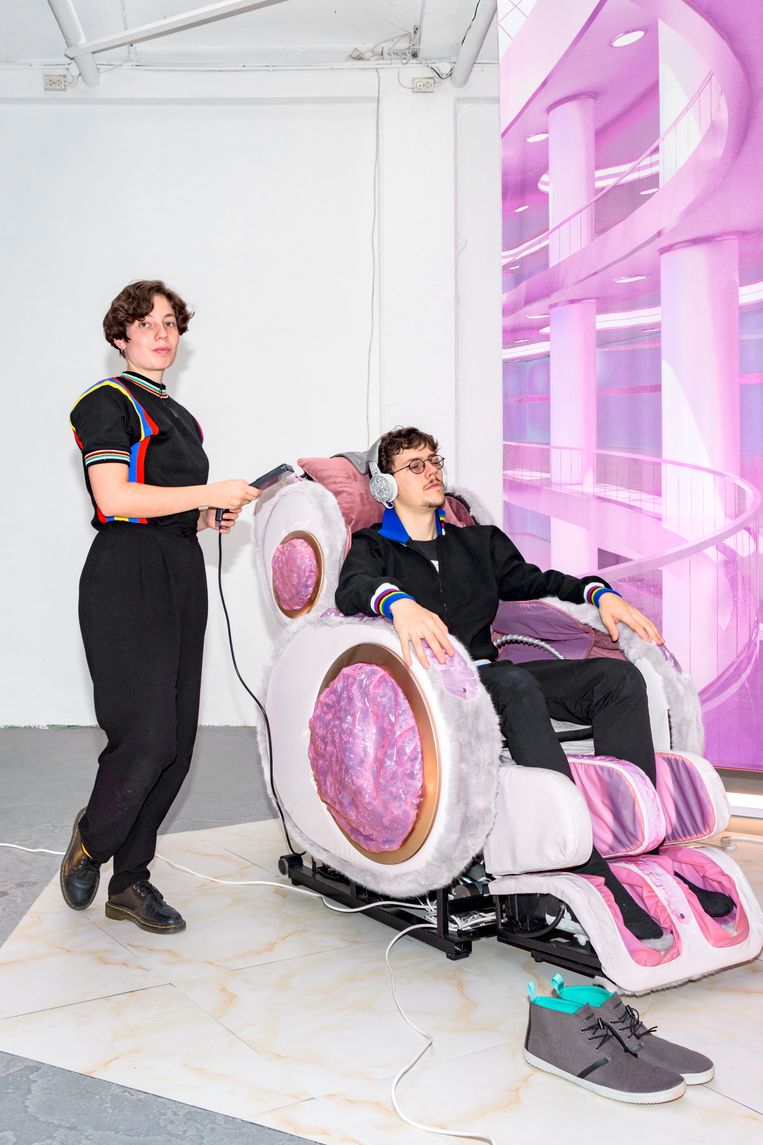 Arvid & Marie en hun The Smart Automatic Full Body Manipulator  Beeld Sas Schilten