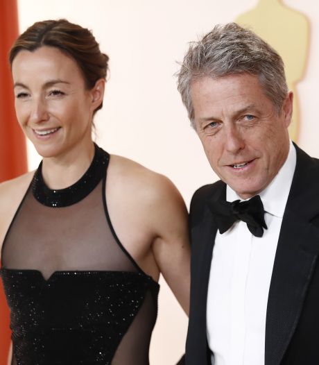 L’interview malaisante de Hugh Grant sur le tapis rouge des Oscars: “Il aurait dû rester chez lui”