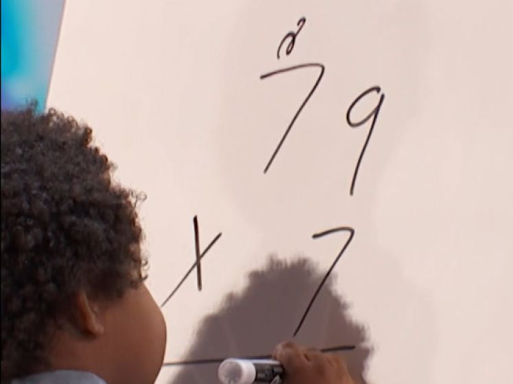Ce petit garçon de 2 ans a un talent exceptionnel pour les mathématiques