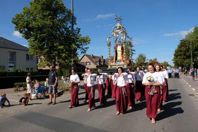Maria-ommegang focust op onderwijs, ‘Calfort’ reist terug in de tijd ...