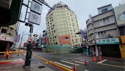 Un immeuble sur le point de s’effondrer après les nouveaux séismes à Taïwan
