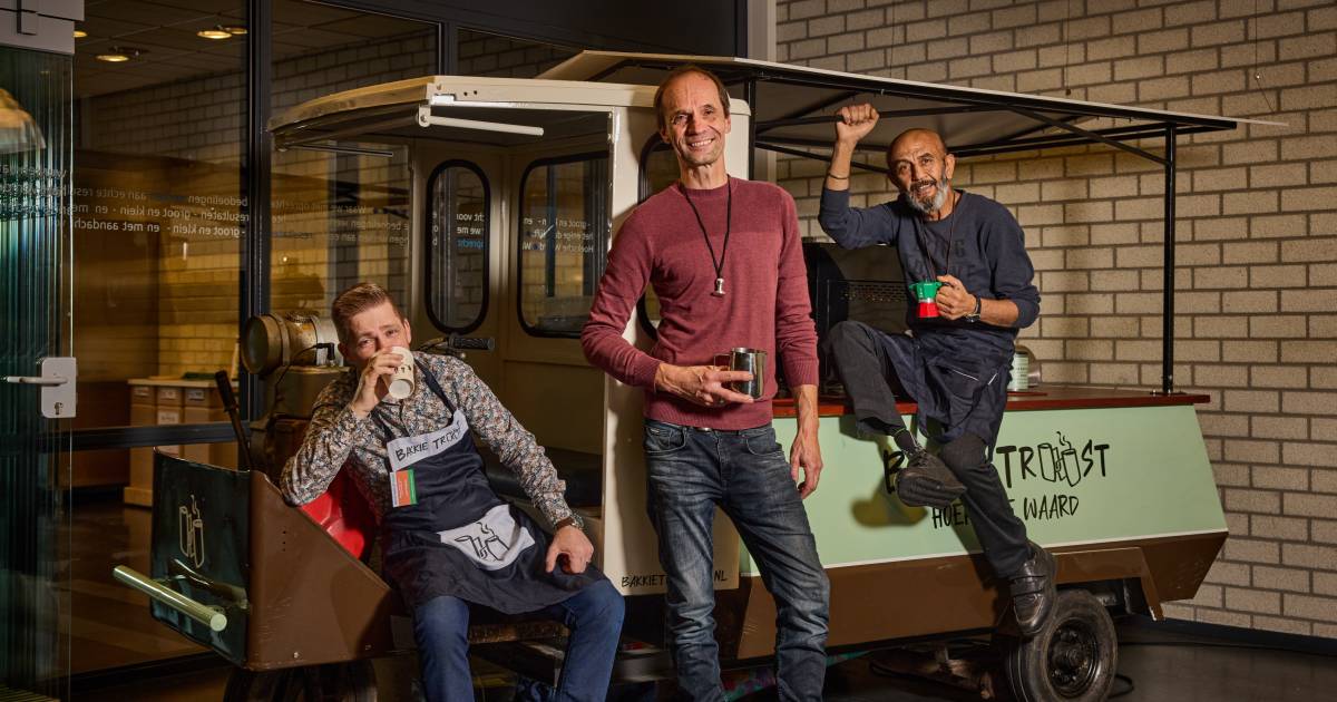 Met een simpel bakkie een nieuwe Nederlander en een Hoeksche Waarder verbinden: dat doet deze sticht
