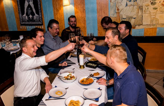 “Zo kan je er dus onder andere voor kiezen om met je gezelschap aan te schuiven aan De Griekse Tafel, De Warmste Ontbijttafel, De Warmste Bistro”, vertelt Danny Schouteden, voorzitter van Horeca Sint-Truiden.