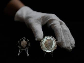 Nieuwe munten met portret koning Charles onthuld, binnen enkele maanden in handen van Britten
