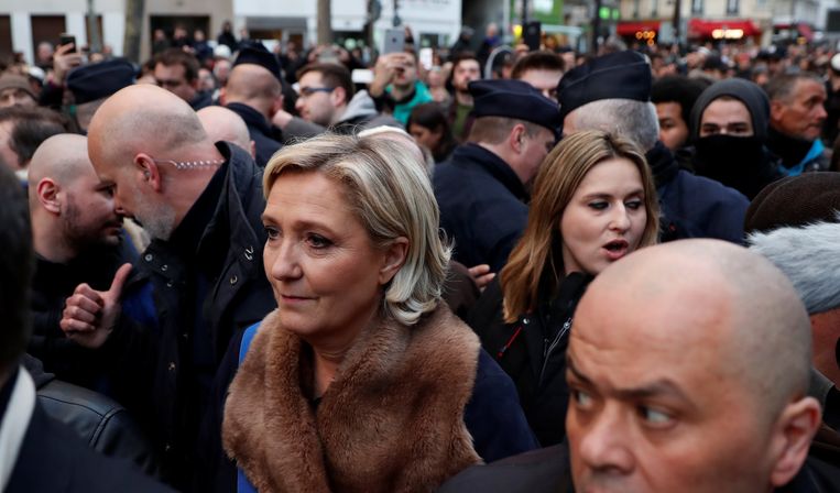 Ook Marine Le Pen van het Front National is aanwezig op de mars Beeld REUTERS