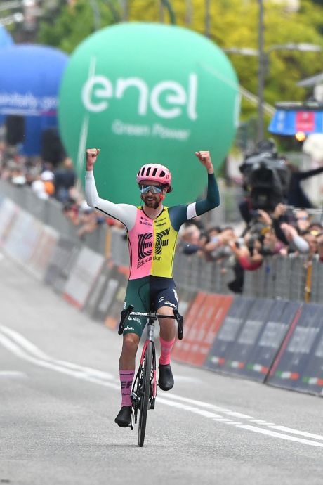 Healy remporte la huitième étape du Giro, Roglic passe à l’attaque, Evenepoel cède du terrain 