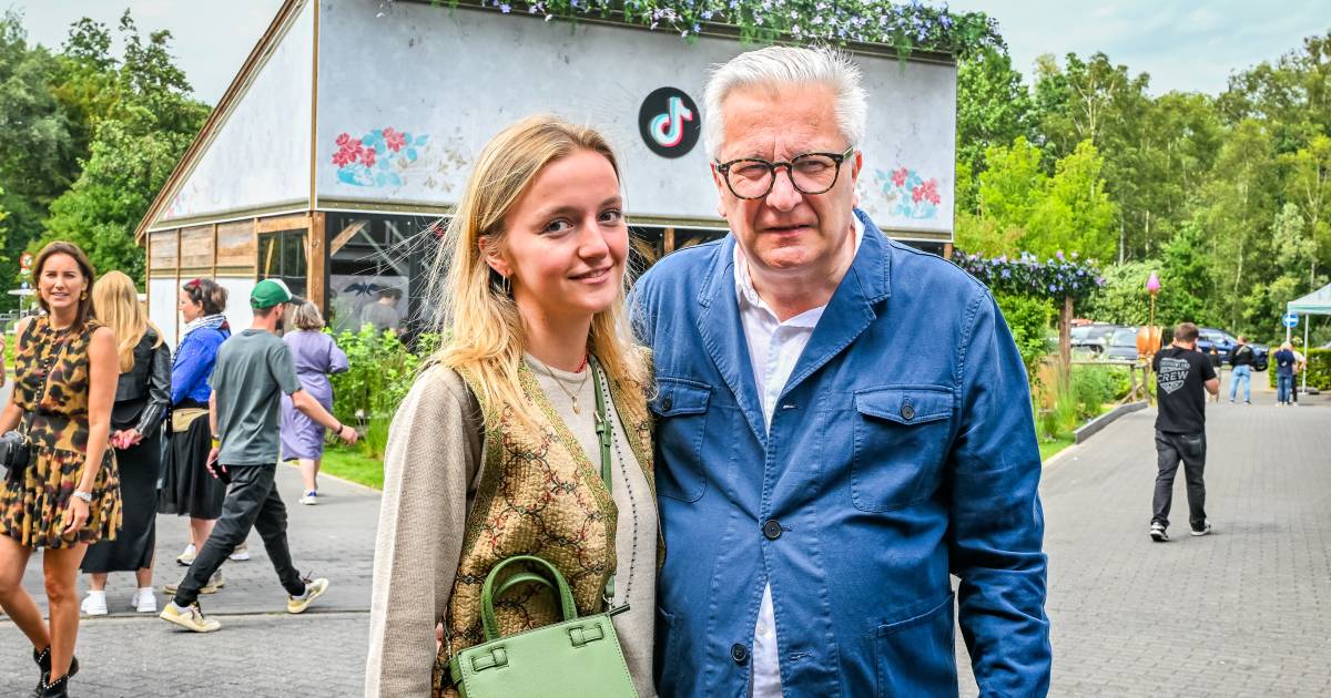 「彼女は家族とのWhatsAppグループでの議論を促進します」：ローラン王子の娘、ルイーズは20歳になる | ロイヤリティー