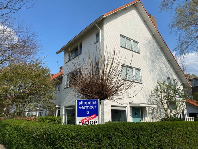 Huis verkocht in Eindhoven, hoek Burghplein-Sint-Leonardusstraat.
