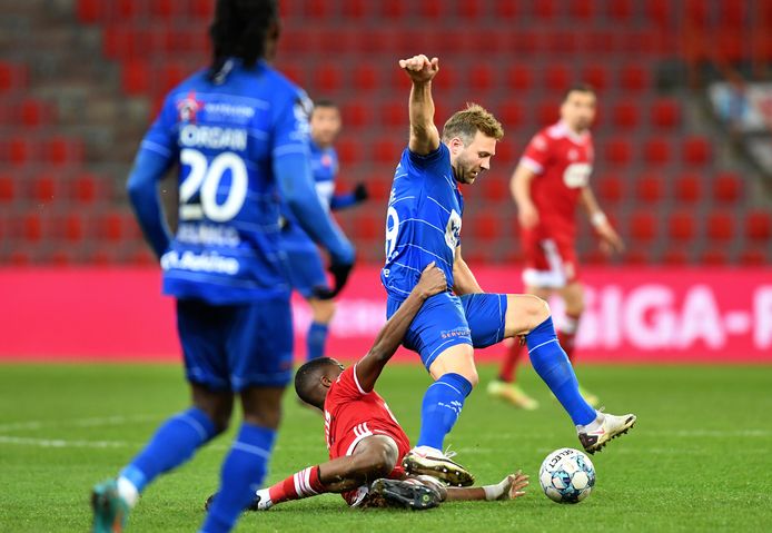 Laurent Depoitre aura été un poison pour la défense du Standard, dimanche soir.