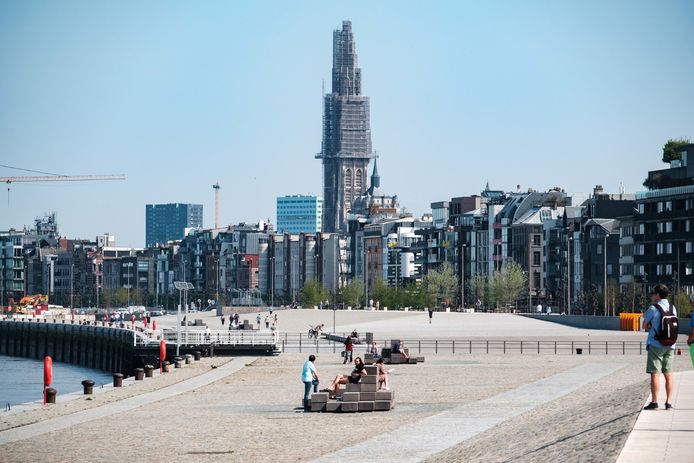 Het eerste warmtenet, met restwarmte van de industrie en het afvalwater, wordt langs de Scheldekaaien uitgerold.