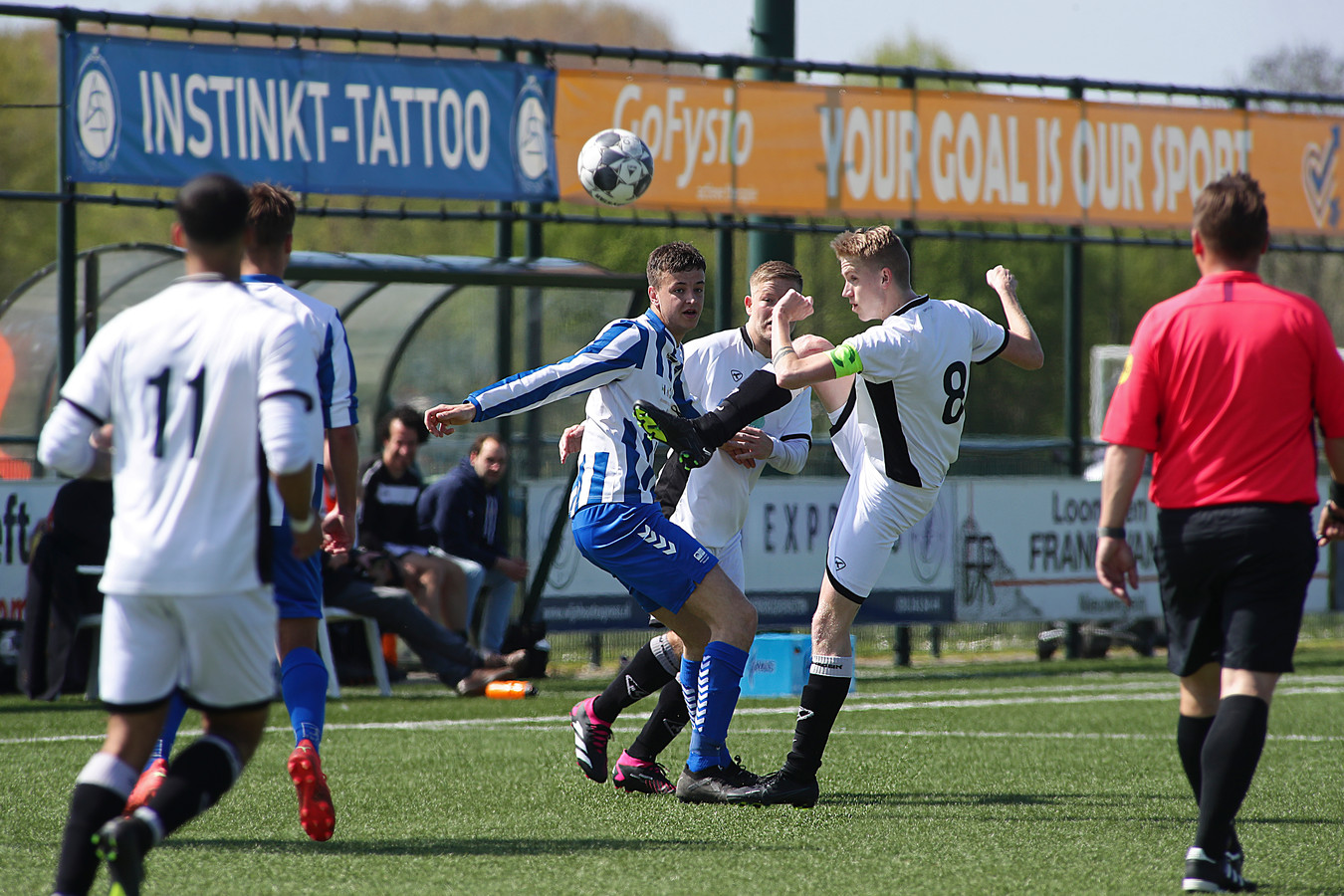 JSV sluit na trainersvertrek chaotische week af met een zege: ‘Dit ...