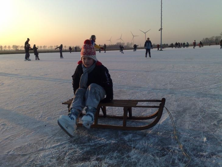 Caroline Worstelen Verzending Lekker schaatsen op en buiten de ijsbanen | Foto | gelderlander.nl