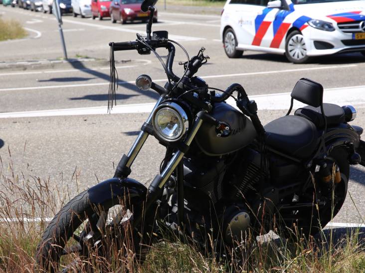Motorrijder gewond bij botsing met auto op kruispunt in Son en Breugel
